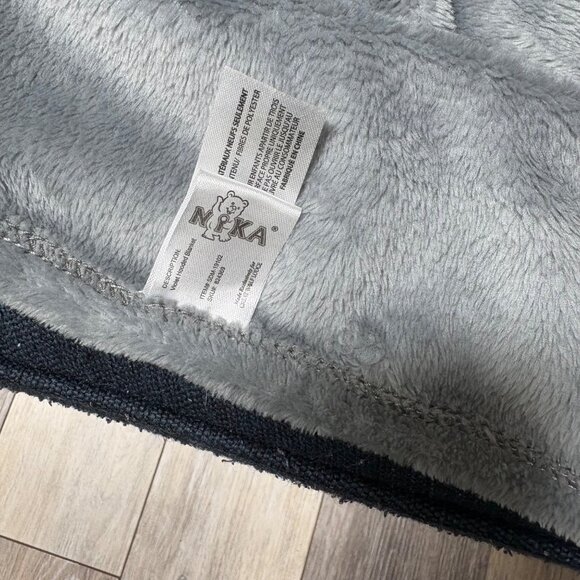 Great Wolf Lodge Hooded Grey Velvet Blanket - Picture 2 of 3